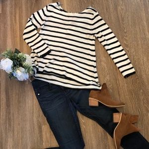 Oversized B/W A-line Sweater w/ zipper back